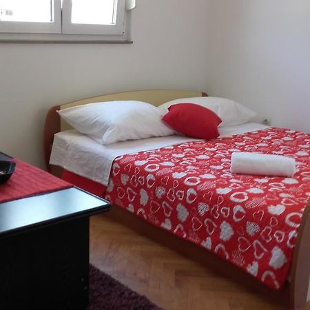 Apartment Max Omis Luaran gambar
