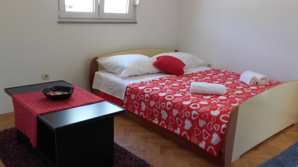 Apartment Max Omis Luaran gambar